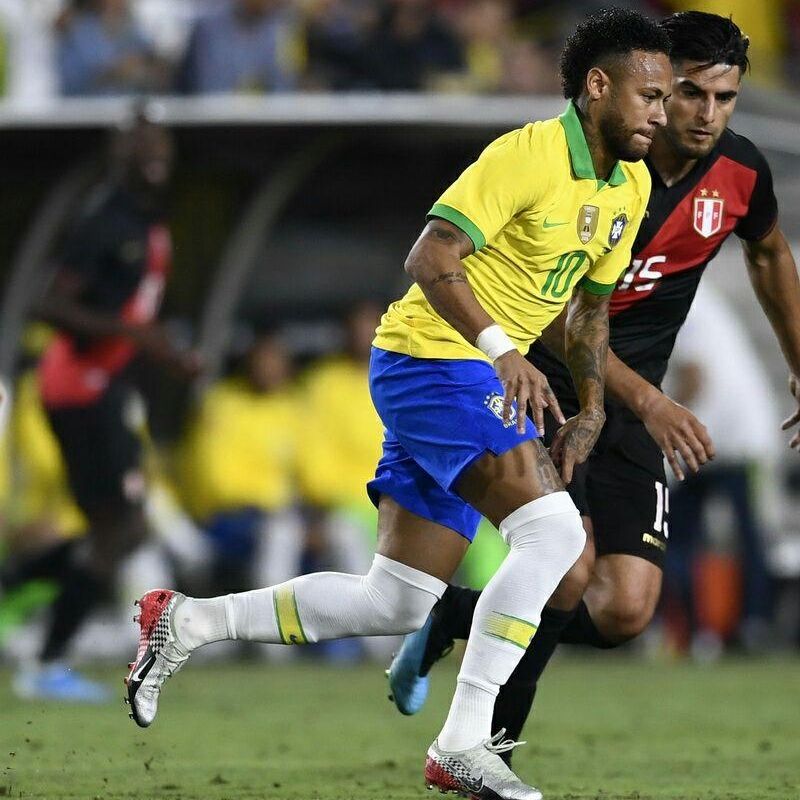 ZAMBRANO helps Peru to defeat Brazil