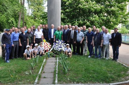 На стадіоні «Старт» вшанували пам'ять футболістів, загиблих у період Другої світової війни