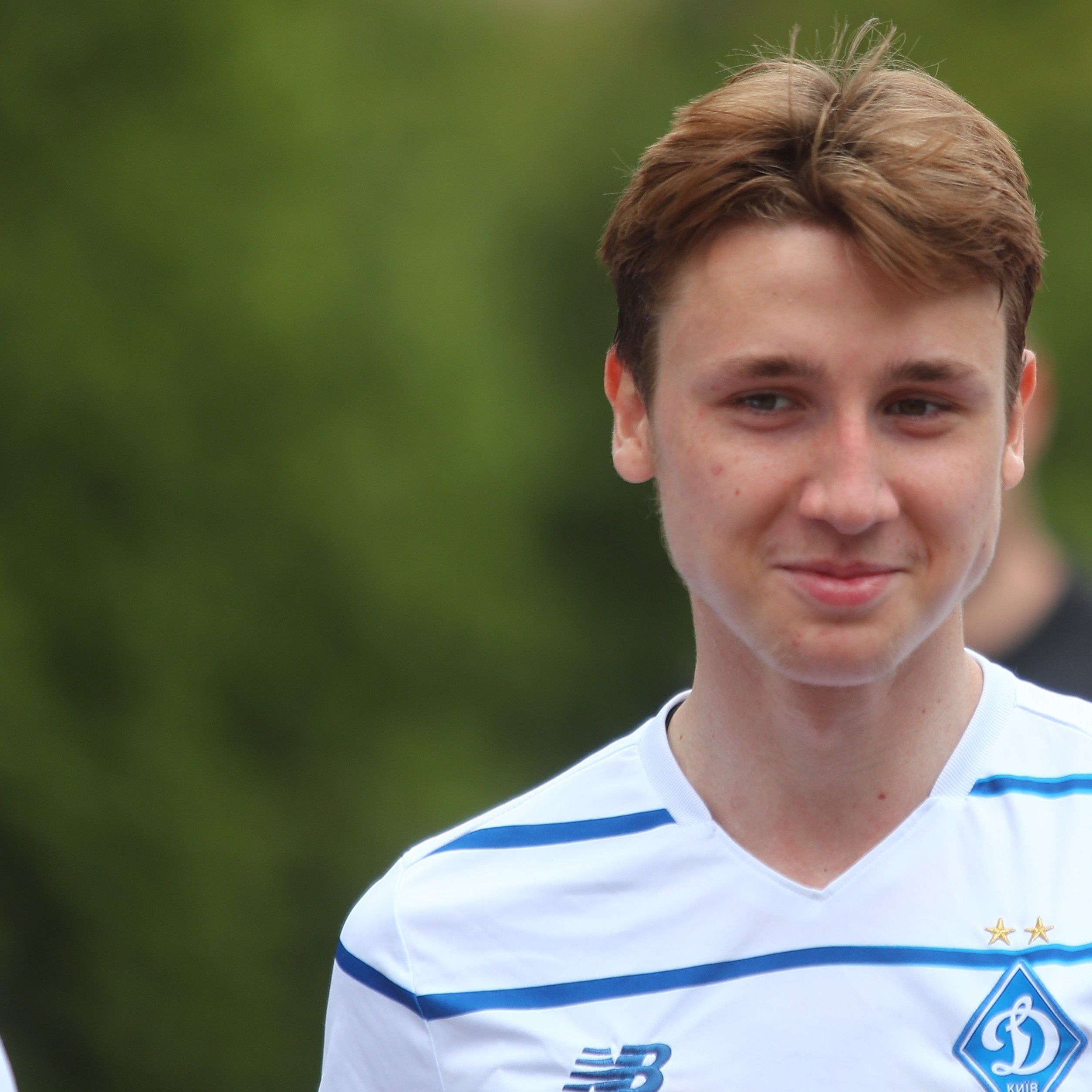 Vladyslav Vanat signs new contract with Dynamo