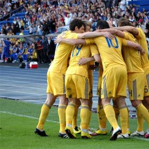 Шість динамівців під прапорами України