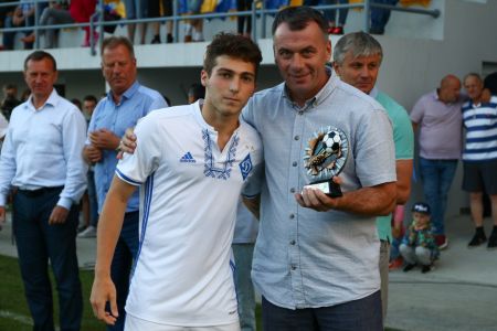 У ДЮФЛУ (U-17) динамівця відзначено індивідуальною нагородою