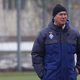 Oleh Blokhin choosing players to take the field against Zorya