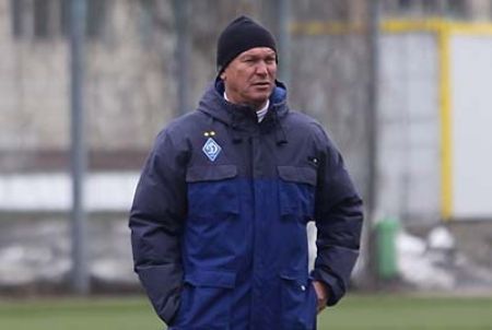 Oleh Blokhin choosing players to take the field against Zorya