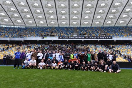 Dynamo and Shakhtar ultras play friendly at the NSC Olimpiyskyi