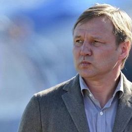 Hryhoriy SURKIS congratulates Yuriy KALYTVYNTSEV