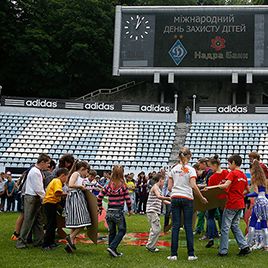 FC Dynamo Kyiv and Nadra Bank present children with sports feast