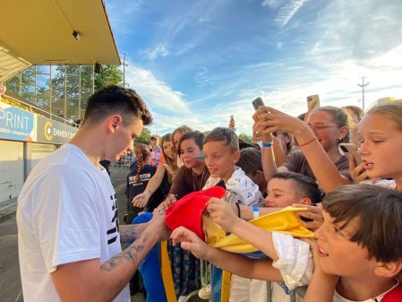 Dynamo meet Ukrainians after the game against Luzern