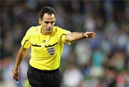 Presenting referee of Dynamo away match against Everton