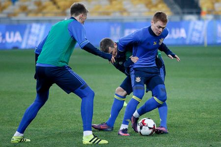 Dynamo players training with Ukraine at the main arena of the country