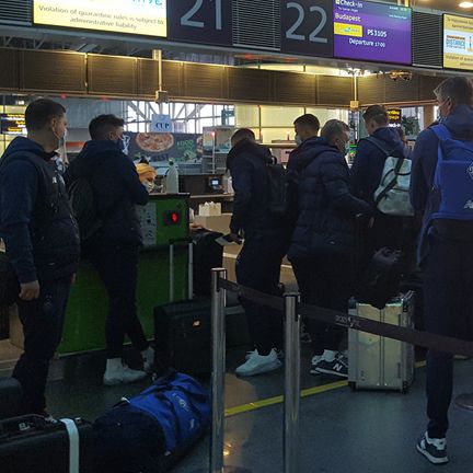 Dynamo arrive in Budapest