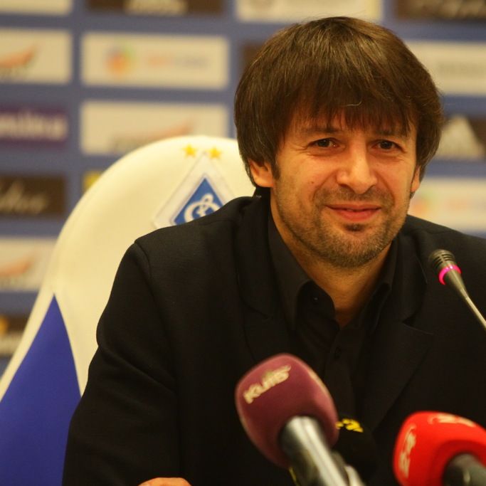 Olexandr SHOVKOVSKYI communicates with fans for about three hours