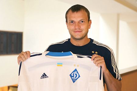 Ask Oleh HUSIEV a question on club Facebook and get the shirt signed by him!