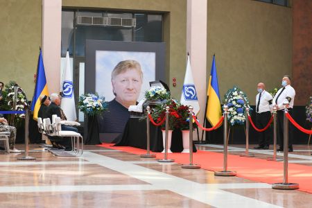 На НСК «Олімпійський» попрощалися з Володимиром Лозинським