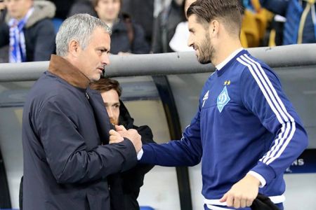 Miguel VELOSO supports Chelsea manager