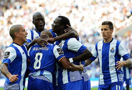 Porto defeat Estoril and come out on Portuguese league top