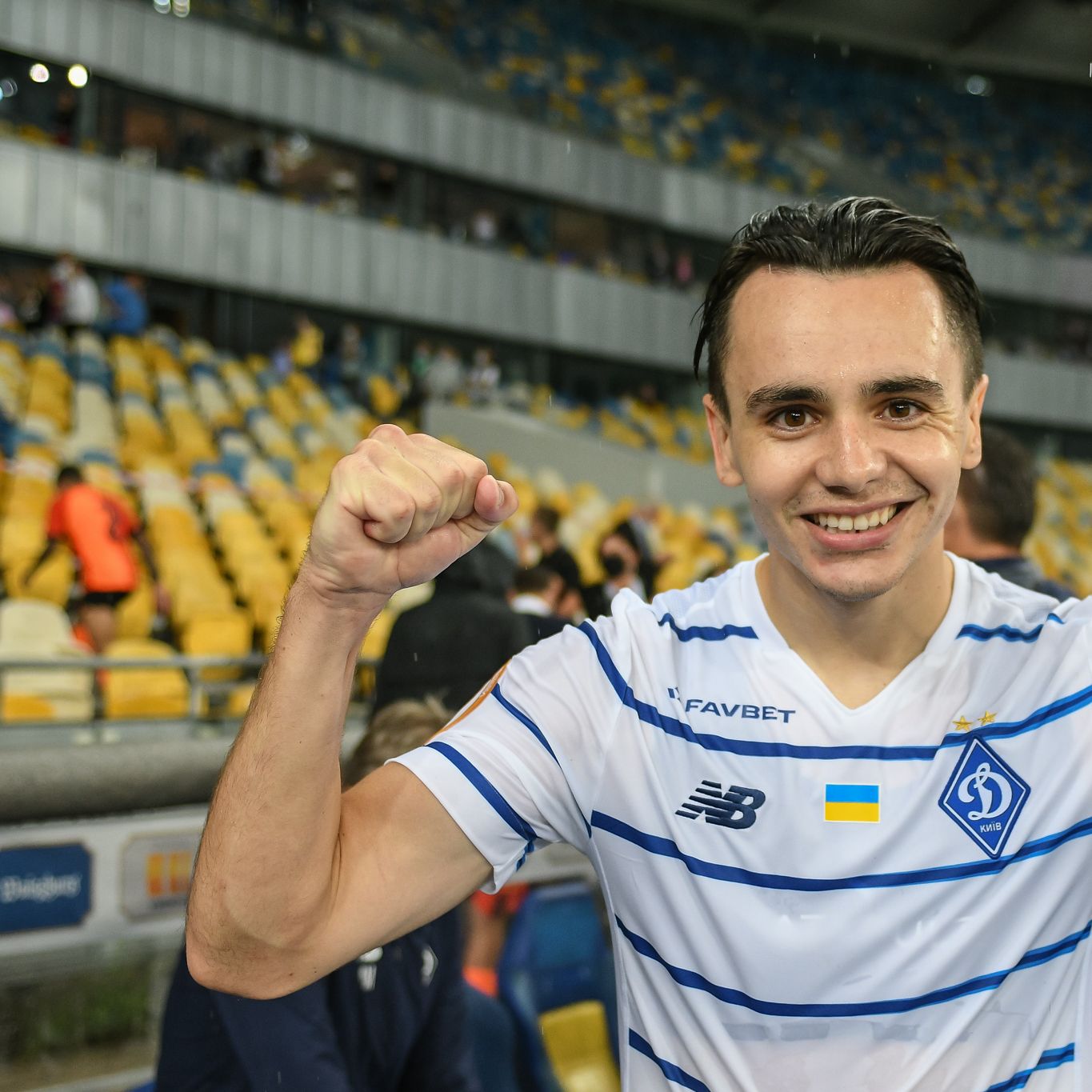 Dynamo and Mykola Shaparenko sign new contract