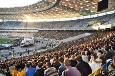 Динамівські вболівальники, допоможемо дитячим будинкам!