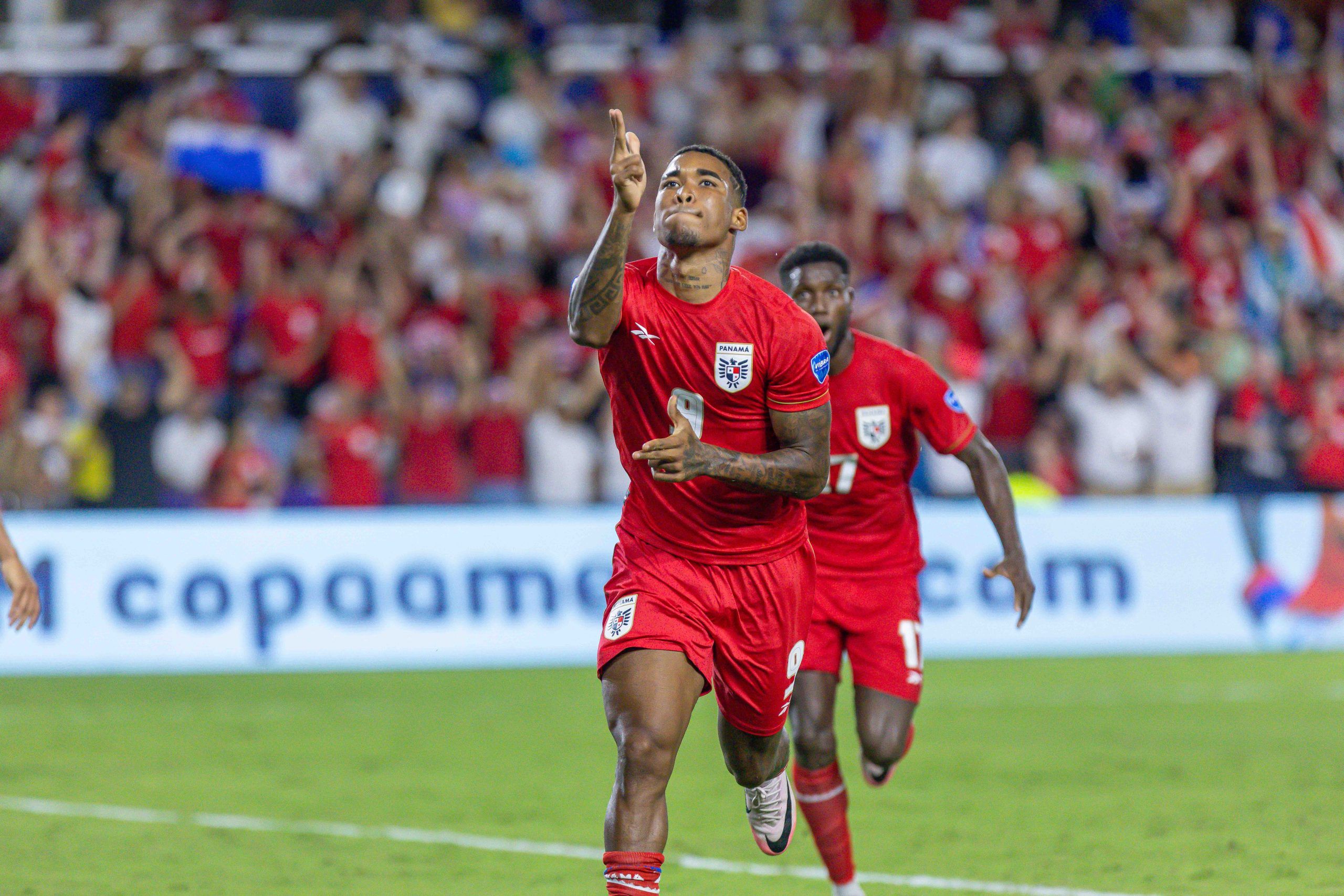 Eduardo Guerrero performs for Panama against Costa Rica