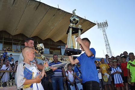 Vadym Yevtushenko congratulates young players in Rivne