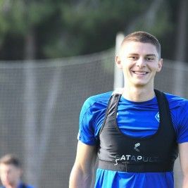 Dynamo sports profile. Vitaliy Mykolenko