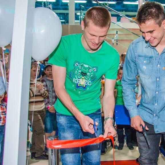 Young fans play with Dynamo performers