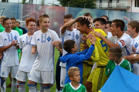 У ДЮФЛУ (U-15) динамівці відзначені індивідуальними нагородами