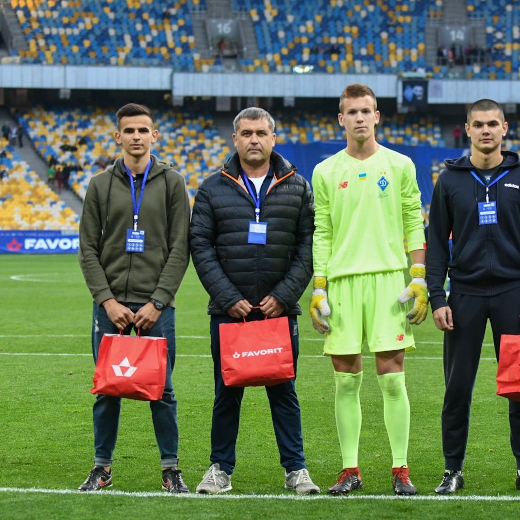 Серія пенальті: КОСАЧ vs уболівальники: конкурс від «Фаворит Спорт» та «Динамо»