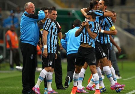 Dudu’s team approaches leaders after win against Vitória