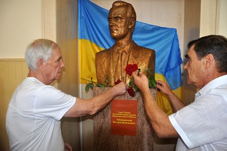 Valeriy LOBANOVSKYI portrait sculpture installed at his school