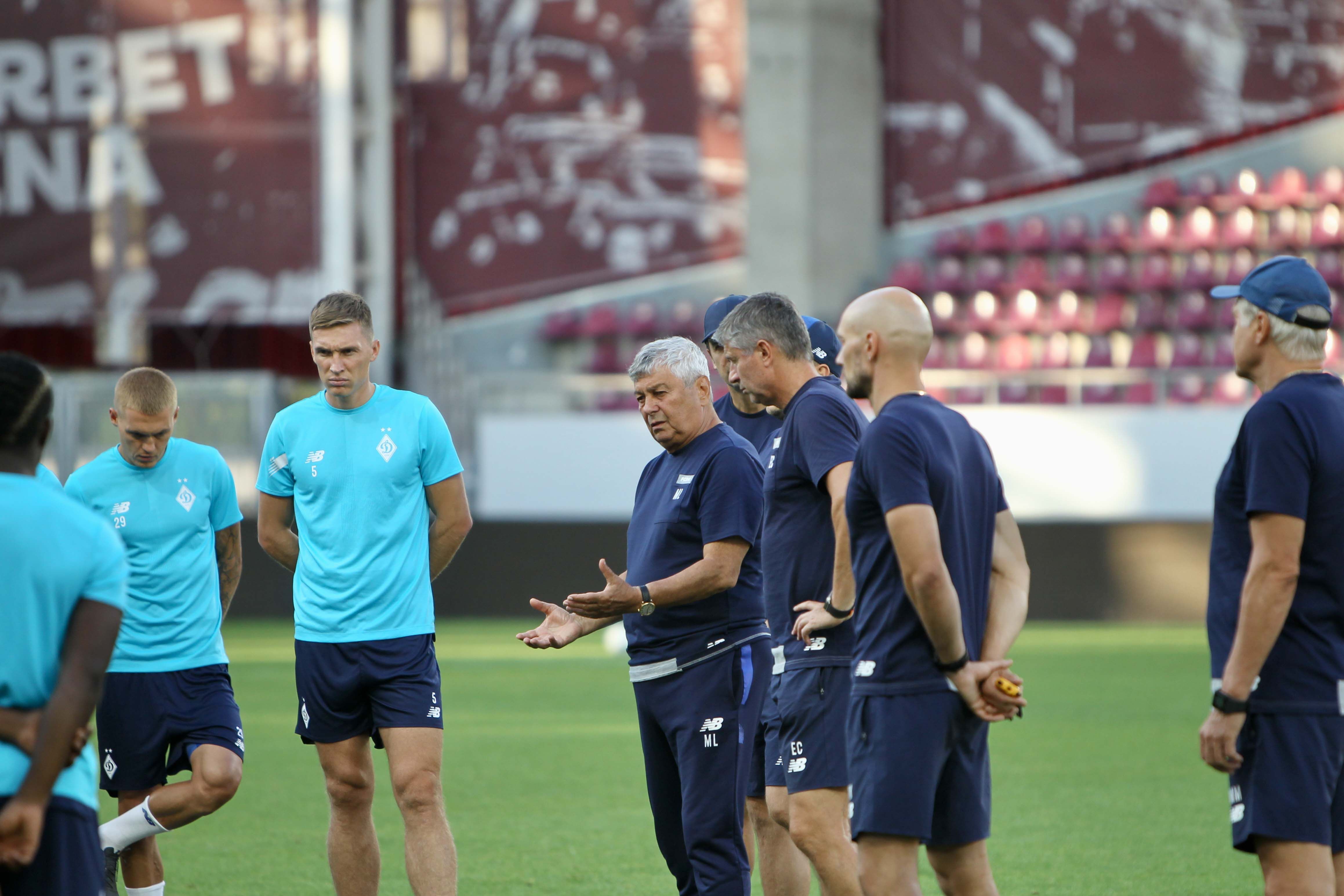 White-Blues’ pre-match session at the Giulesti