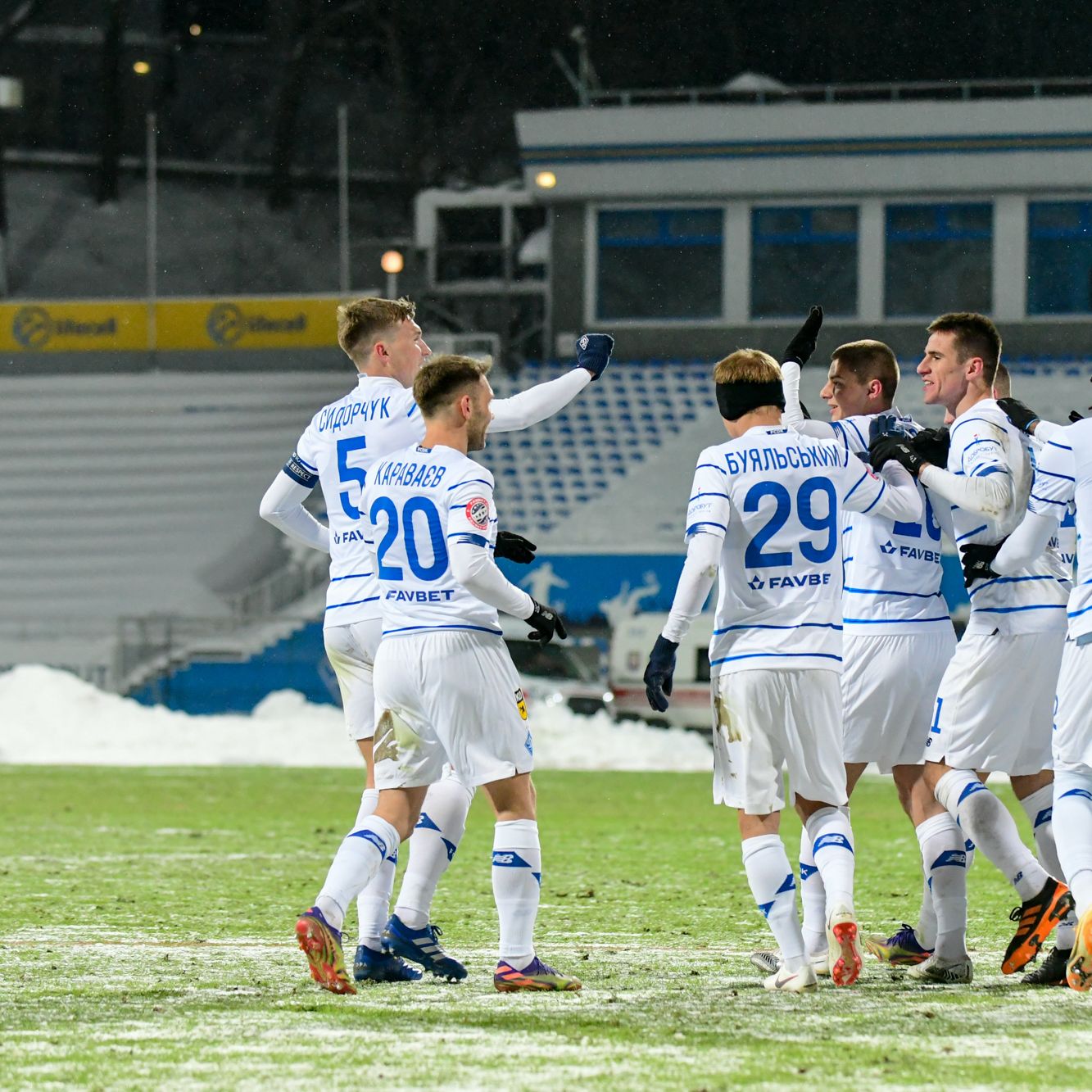 Zoria – Dynamo: suspensions