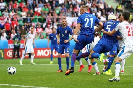 Croatia with Domagoj Vida let victory against Czech Republic slip away