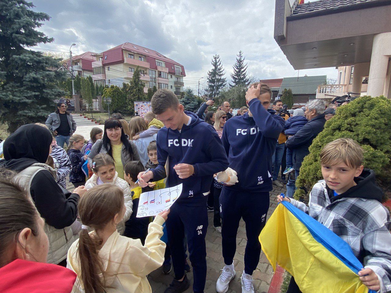 Динамівці відвідали центр для біженців у Клуж-Напоці (ФОТО)