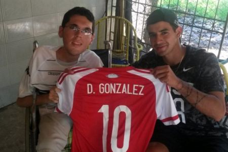 Derlis GONZALEZ answers request of his fan