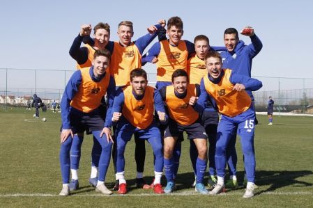 «Динамо» U19: незважаючи на погоду, команда продовжує підготовку (ВІДЕО)