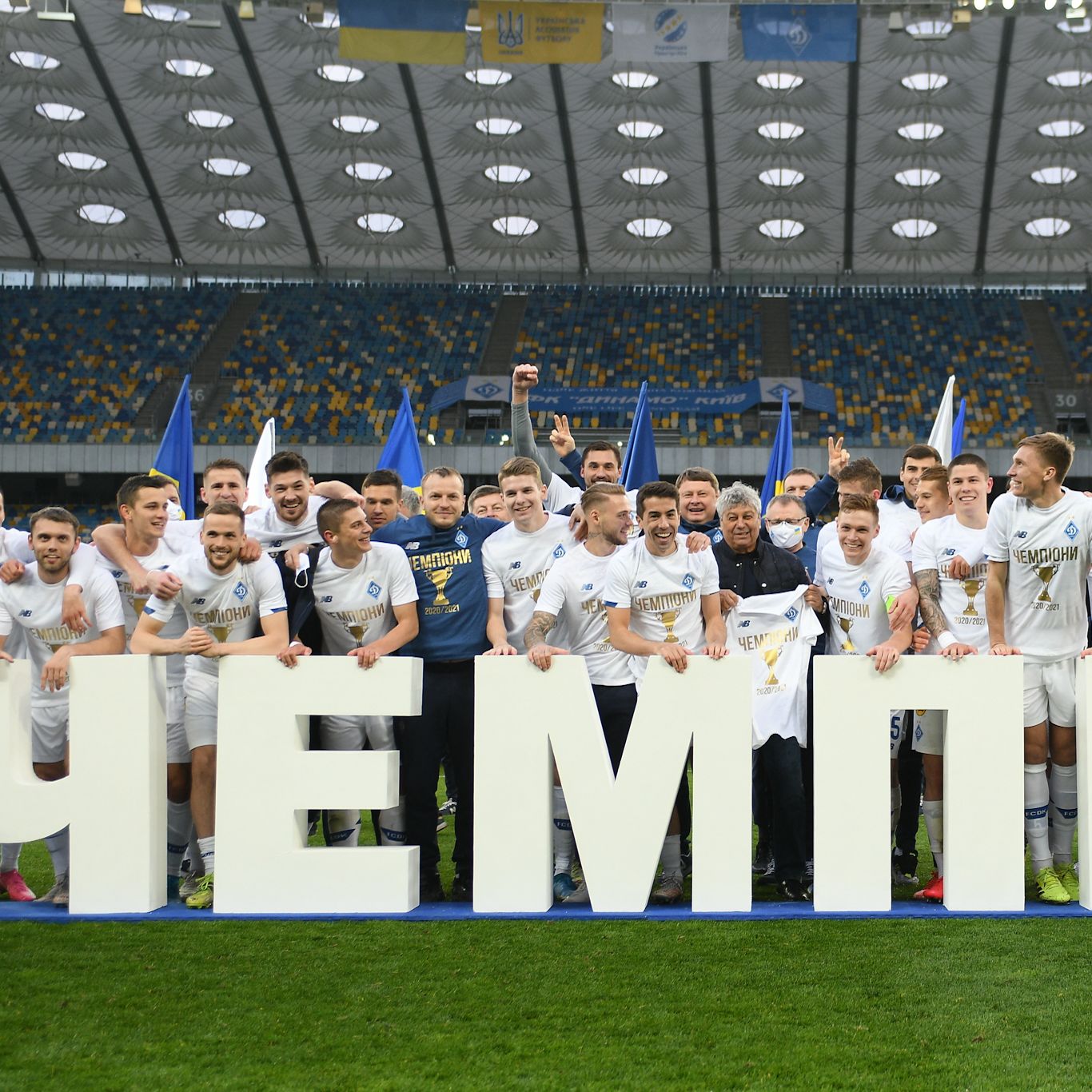 Dynamo fans meet the team at the training complex (VIDEO)