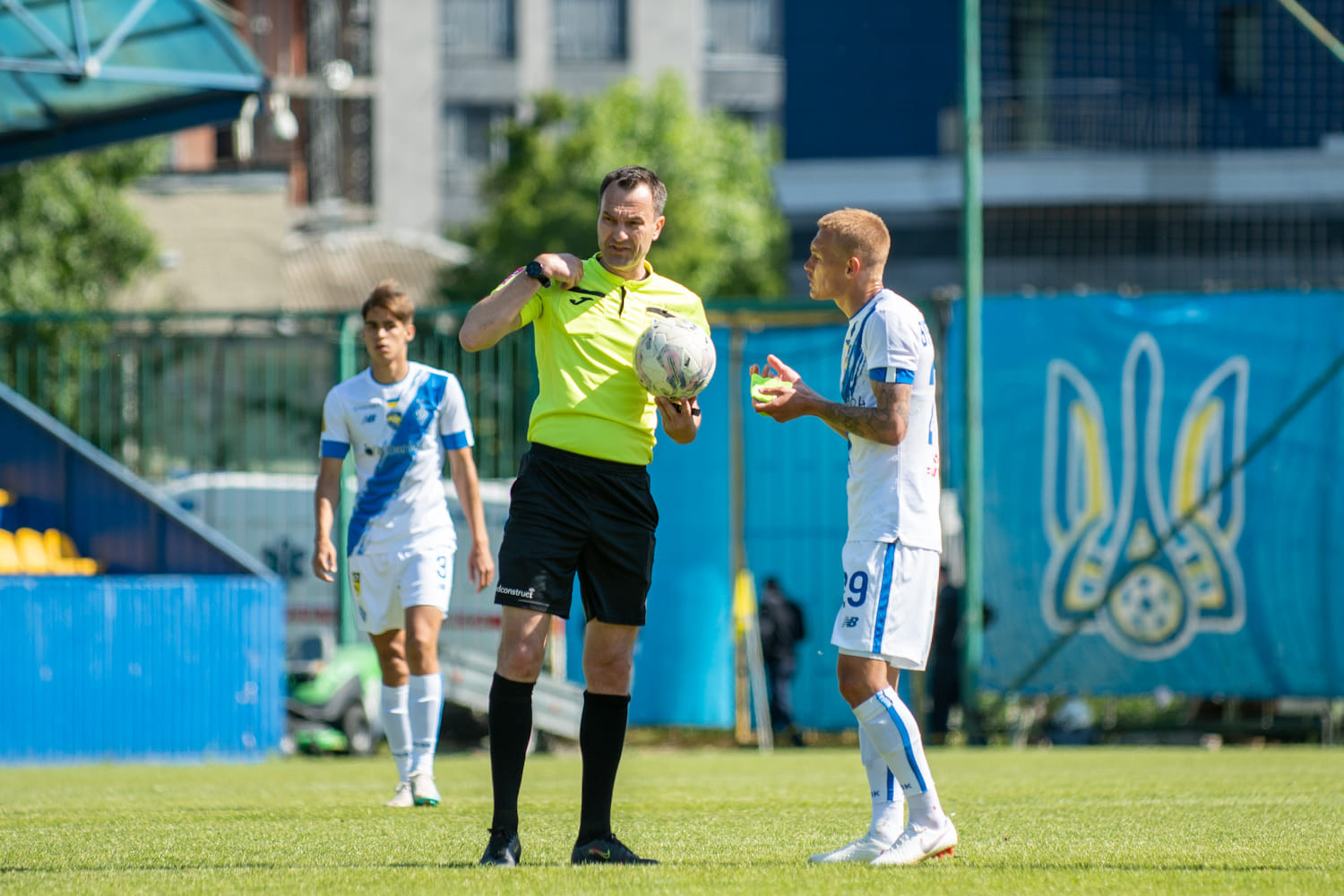 Maxym Kozyriatskyi – Dynamo vs Mynai referee